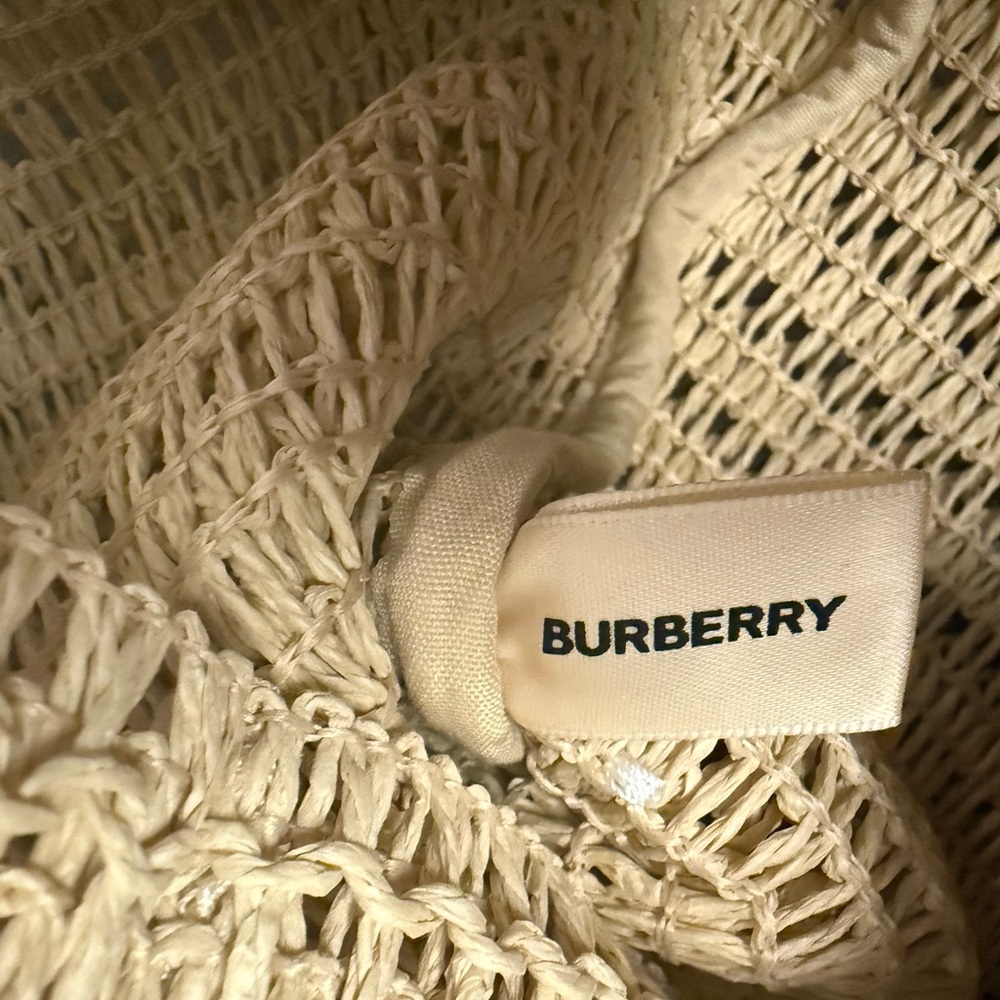 👜 BURBERRY GODDESS Raffia-Style Woven Tote – Natural Beige ✨🌾 - Picture 2 of 5